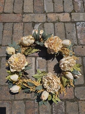 Cream And Peach Tone Peony Floral Wreath. NWOT Gorgeous Spring Decor